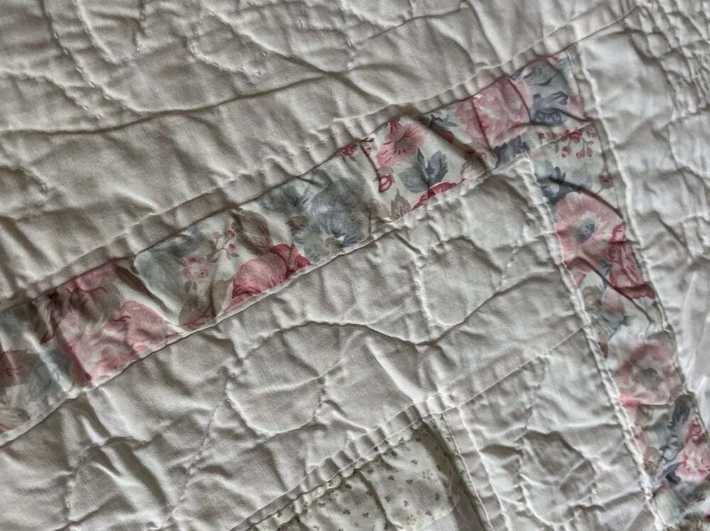 Vintage Pink Floral Patchwork Log Cabin Quilt Twin 61x80 - Picture 8 of 9
